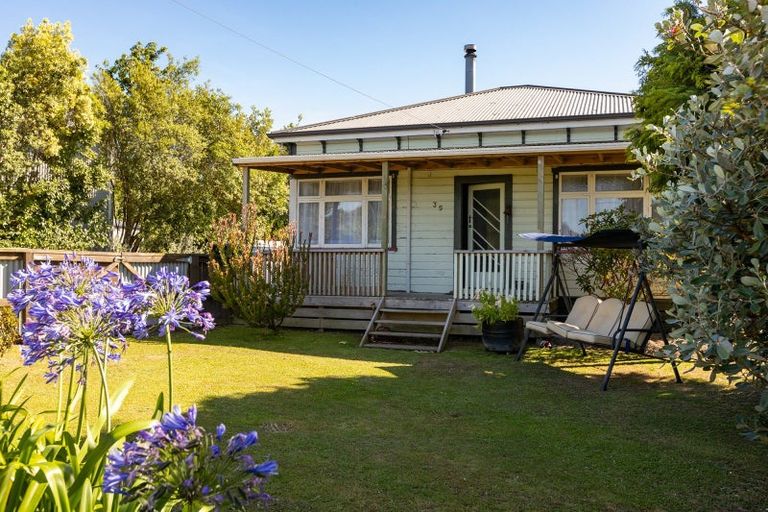 Photo of property in 35 Harrison Street West, Featherston, 5710