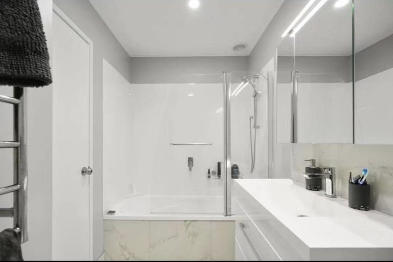 Photo of property in 27a Sunderlands Road, Half Moon Bay, Auckland, 2012