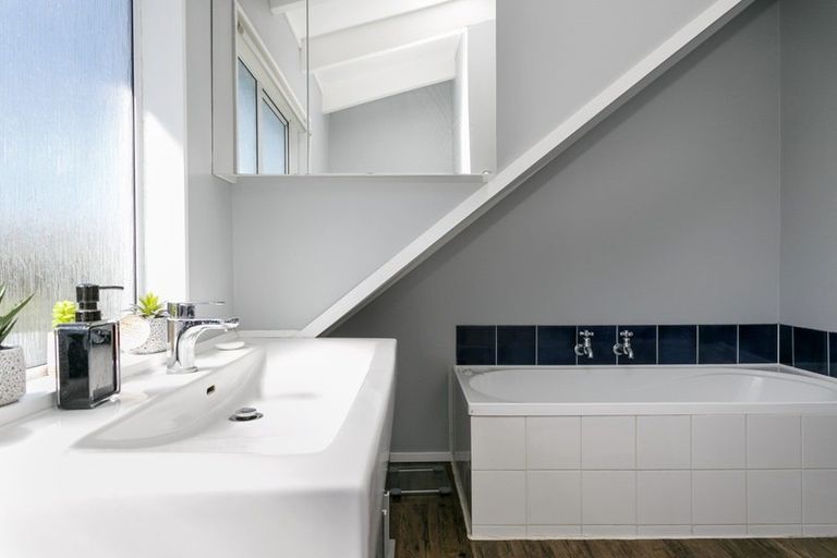 Photo of property in 2/27 Tobin Place, Richmond Heights, Taupo, 3330