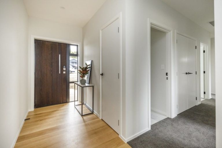 Photo of property in 20 Coutts Way, Fitzherbert, Palmerston North, 4410