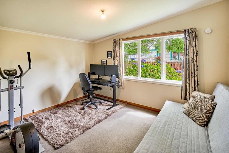 Photo of property in 5 Mason Street, Moera, Lower Hutt, 5010