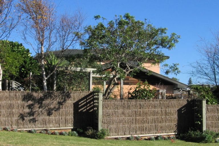 Photo of property in 6 Island View Terrace, Waikanae Beach, Waikanae, 5036