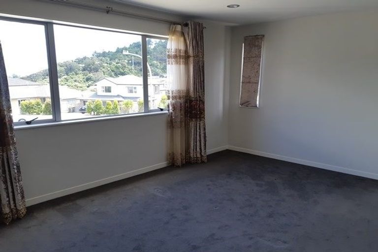 Photo of property in 102 Tamahere Drive, Glenfield, Auckland, 0629