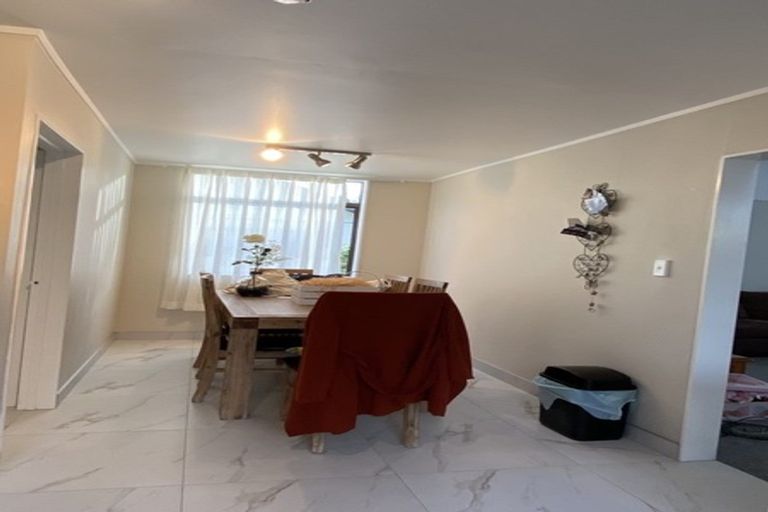 Photo of property in 3/25a Beach Road, Te Atatu Peninsula, Auckland, 0610