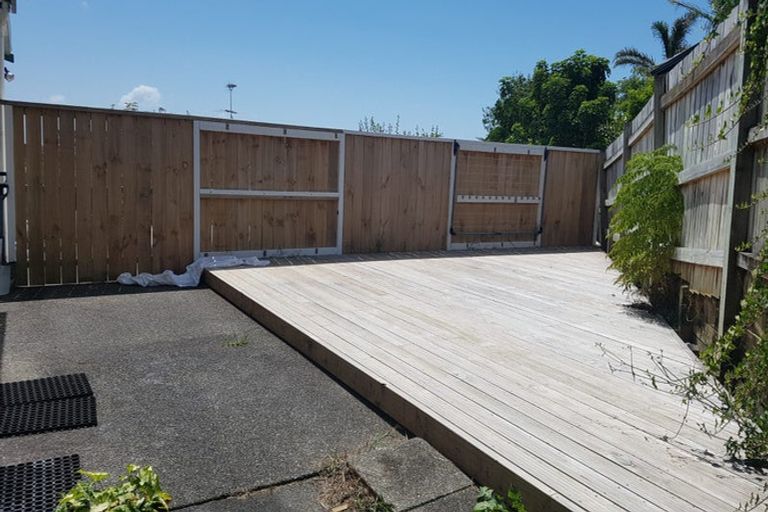 Photo of property in 56 Goldfinch Rise, Unsworth Heights, Auckland, 0632