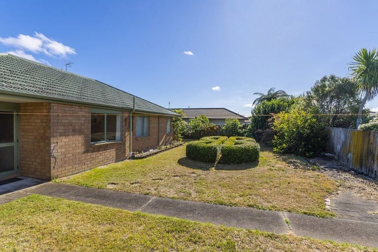 Photo of property in 102 Makarini Street, Paraparaumu, 5032