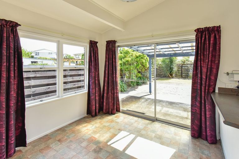 Photo of property in 24 Bexley Place, Pahurehure, Papakura, 2113