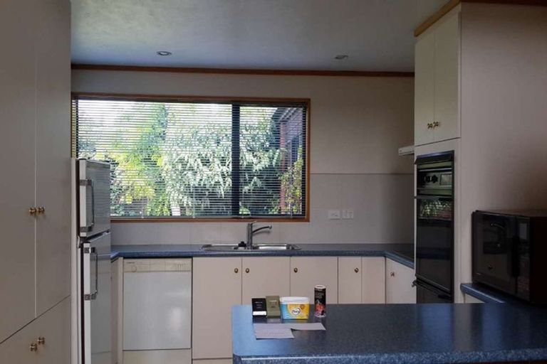 Photo of property in 3 Broadfell Avenue, Avonhead, Christchurch, 8042