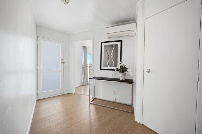 Photo of property in 10 Celeste Place, Totara Vale, Auckland, 0627