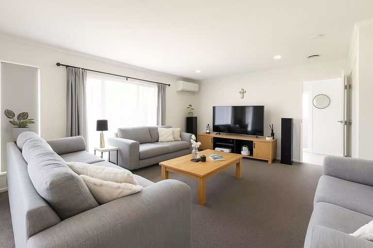 Photo of property in 1/11 Keswick Close, Northpark, Auckland, 2013