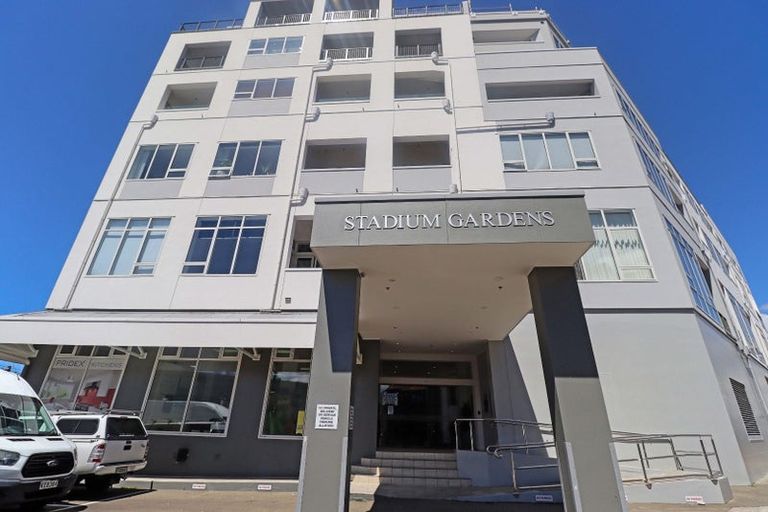 Photo of property in Stadium Garden Flats, 209/107 Thorndon Quay, Pipitea, Wellington, 6011