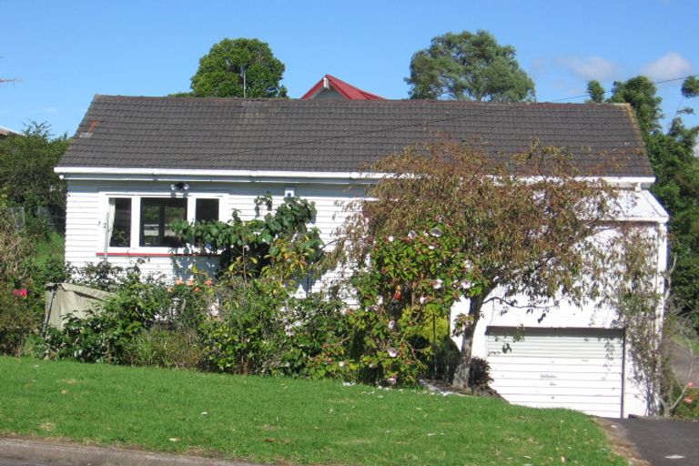 Photo of property in 10 Savoy Road, Glen Eden, Auckland, 0602