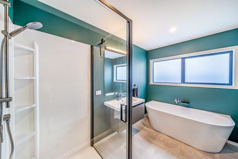 Photo of property in 11 Rewarewa Way, Timberlea, Upper Hutt, 5018