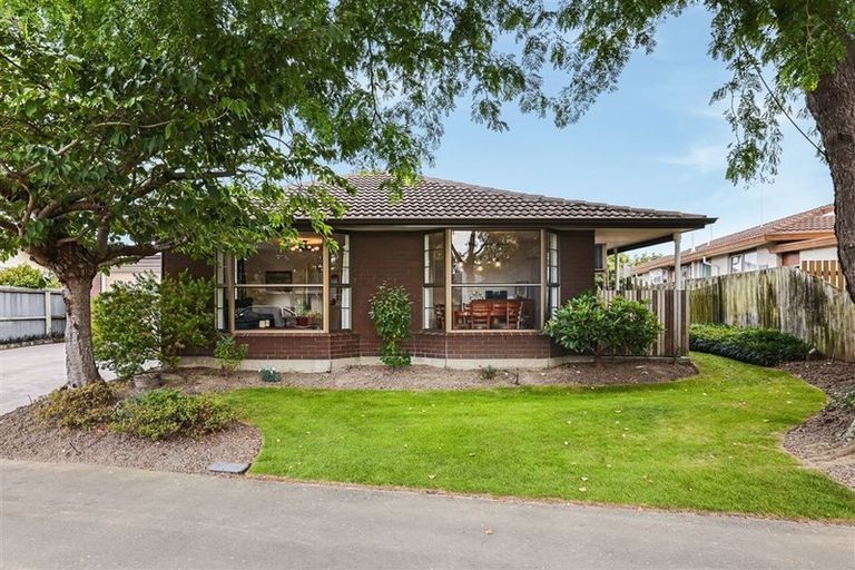 Photo of property in 6 Applewood Place, Casebrook, Christchurch, 8051