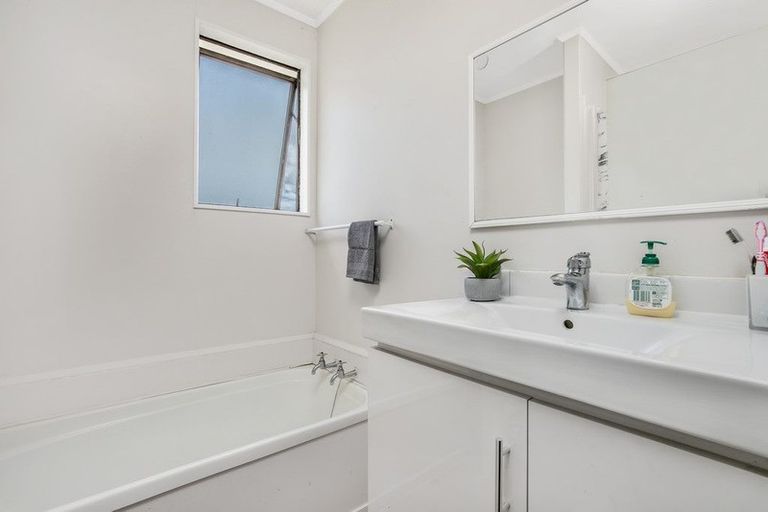 Photo of property in 1/22 Silver Creek Road, Weymouth, Auckland, 2103