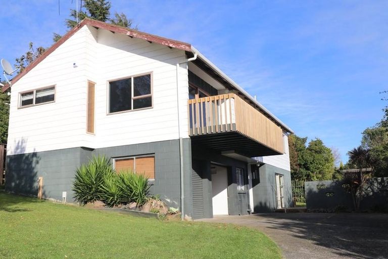 Photo of property in 1 Cromwell Place, Pukekohe, 2120
