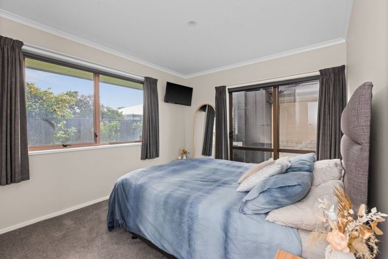 Photo of property in 35 Wynyard Crescent, Tamatea, Napier, 4112