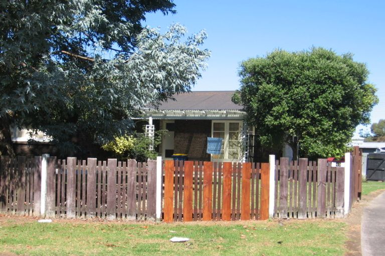 Photo of property in 49 Cobham Crescent, Kelston, Auckland, 0602