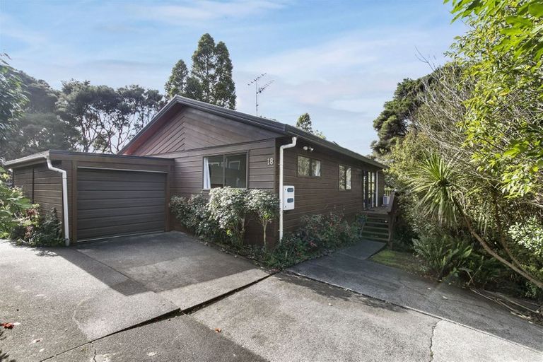 Photo of property in 18 Valecrest Place, Bayview, Auckland, 0629