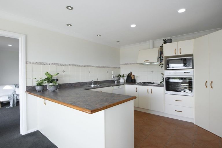 Photo of property in 32 Roger Guy Place, Welcome Bay, Tauranga, 3175