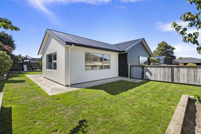 Photo of property in 6 Waimarama Court, Roslyn, Palmerston North, 4414