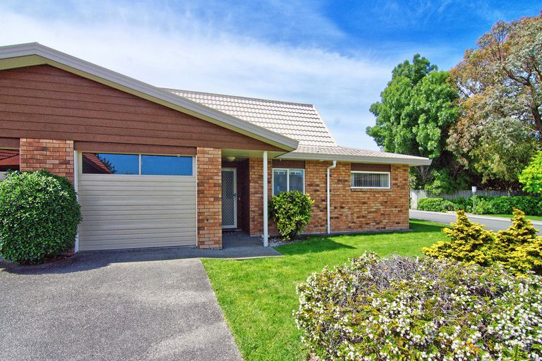 Photo of property in Holdsworth Villas, 70/2 William Donald Drive, Solway, Masterton, 5810