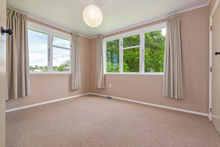 Photo of property in 1 Ingham Street, Halcombe, Feilding, 4779