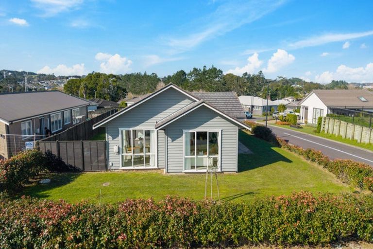 Photo of property in 5 Aro Mato Place, Huapai, Kumeu, 0810