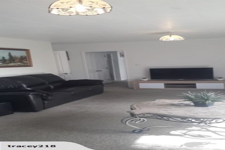 Photo of property in 2 Monarch Grove, Maoribank, Upper Hutt, 5018