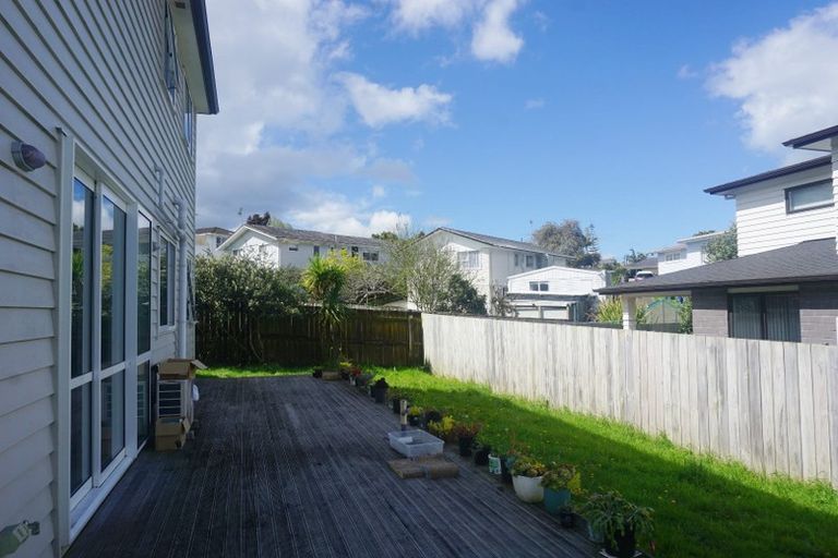 Photo of property in 27a Normanton Street, Glenfield, Auckland, 0629