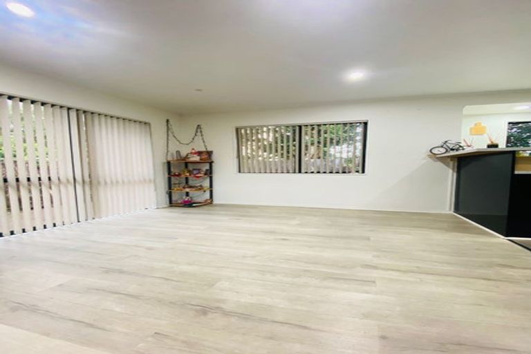 Photo of property in 1/117 Clevedon Road, Papakura, 2110