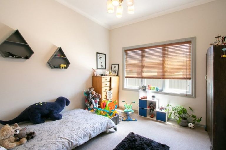 Photo of property in 28 Avenue Road, Greenmeadows, Napier, 4112