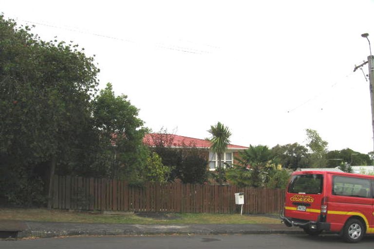 Photo of property in 20 Trinidad Road, Sunnynook, Auckland, 0620