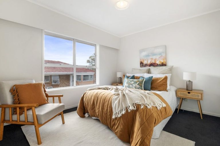 Photo of property in 2/110 Hillside Road, Glenfield, Auckland, 0627