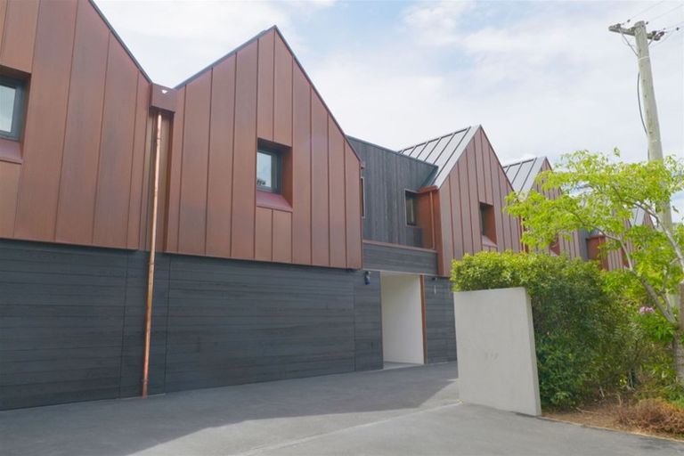 Photo of property in 89 Holly Road, St Albans, Christchurch, 8014