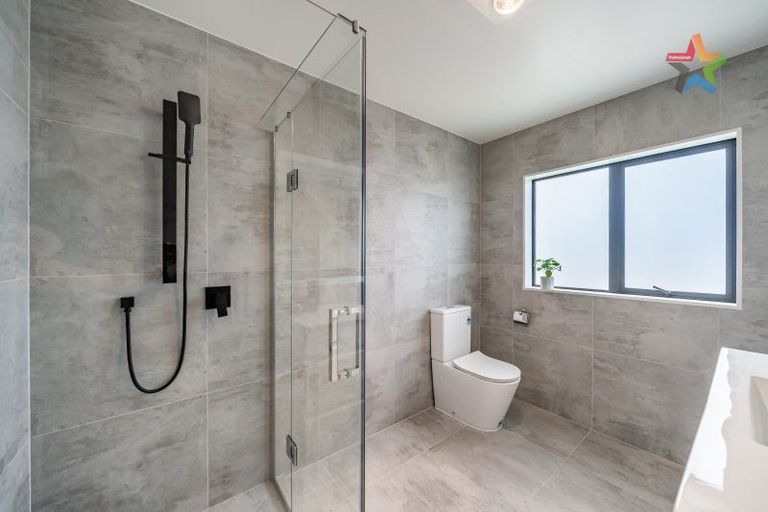 Photo of property in 8 Poto Road, Normandale, Lower Hutt, 5010