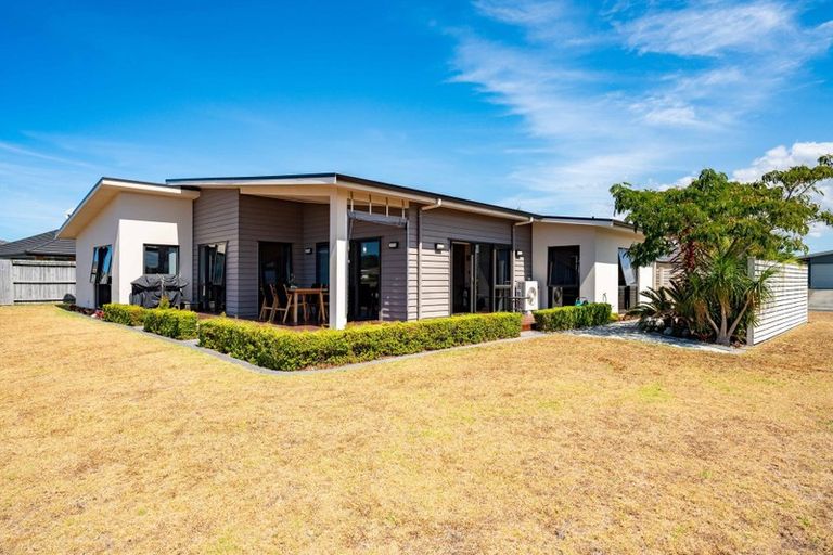 Photo of property in 7 O'farrell Drive, One Tree Point, 0118