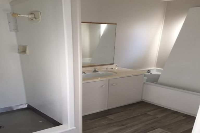 Photo of property in 14b Glengowan Place, Conifer Grove, Takanini, 2112