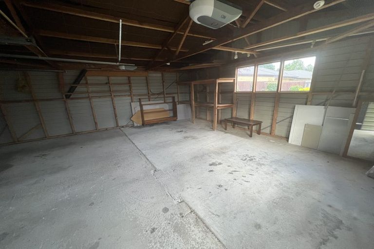 Photo of property in 32 Avonhead Road, Avonhead, Christchurch, 8042