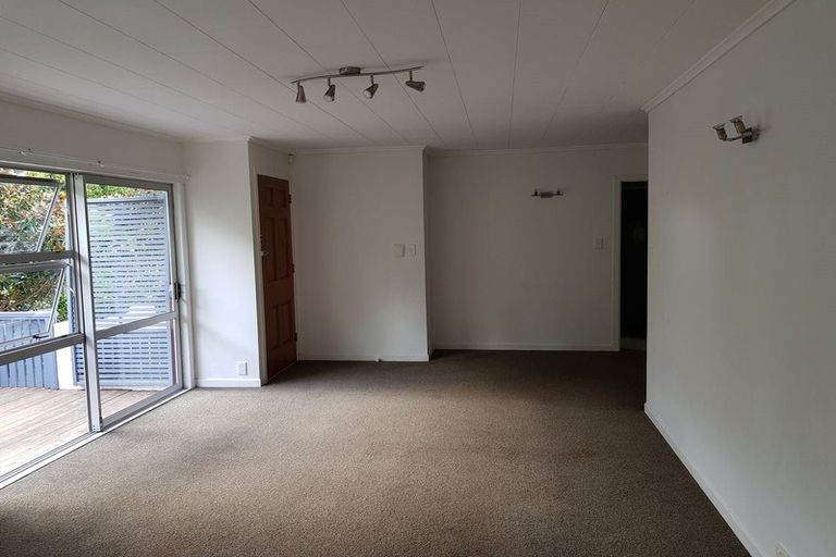 Photo of property in 26 Claverdon Drive, Massey, Auckland, 0614