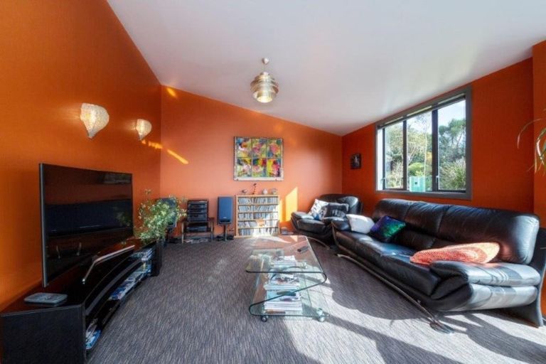 Photo of property in 2 High Road, Hawera, 4610