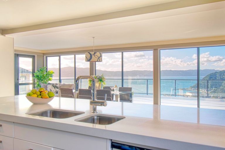 Photo of property in 20 Countess Close, Maupuia, Wellington, 6022