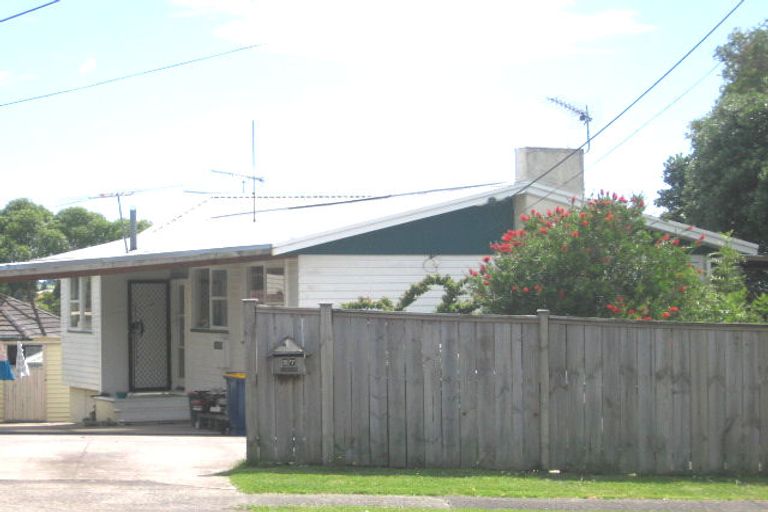 Photo of property in 3/27 Raleigh Road, Northcote, Auckland, 0627