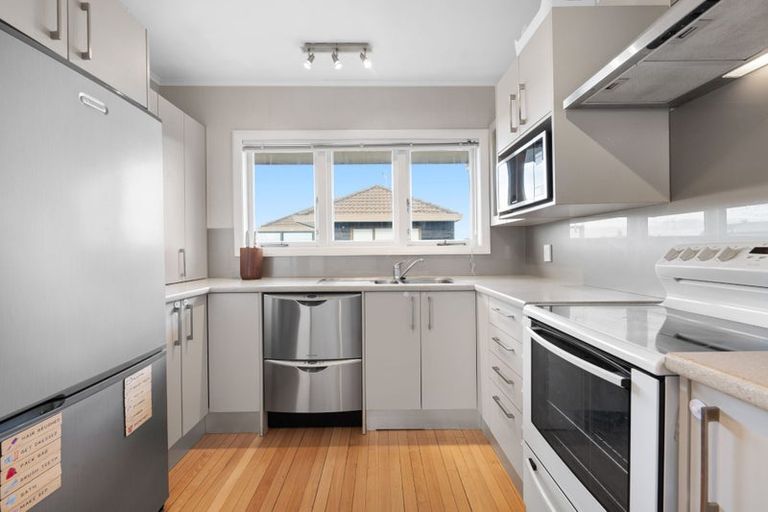 Photo of property in 1/53 Uxbridge Road, Mellons Bay, Auckland, 2014