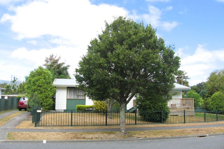 Photo of property in 4 Indiana Grove, Totara Park, Upper Hutt, 5018