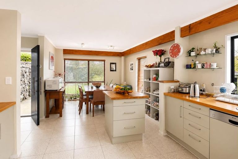Photo of property in 30 Charles Dickens Drive, Mellons Bay, Auckland, 2014