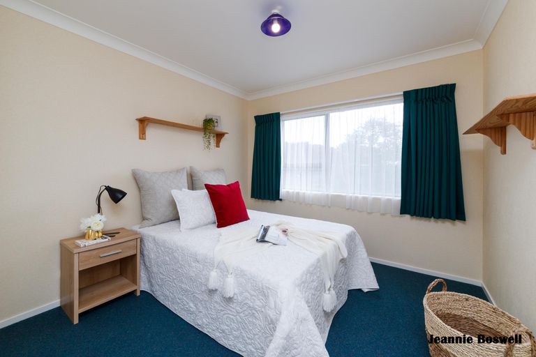 Photo of property in 19 Clearview Drive, Milson, Palmerston North, 4414