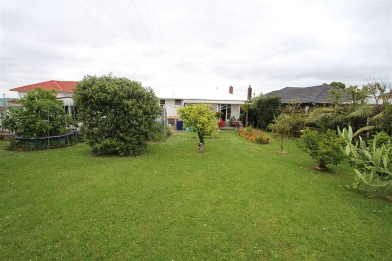 Photo of property in 50 Roberts Road, Te Atatu South, Auckland, 0610