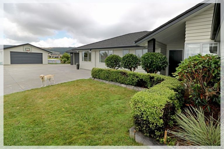 Photo of property in 17 Westwood Drive, Aokautere, Palmerston North, 4471