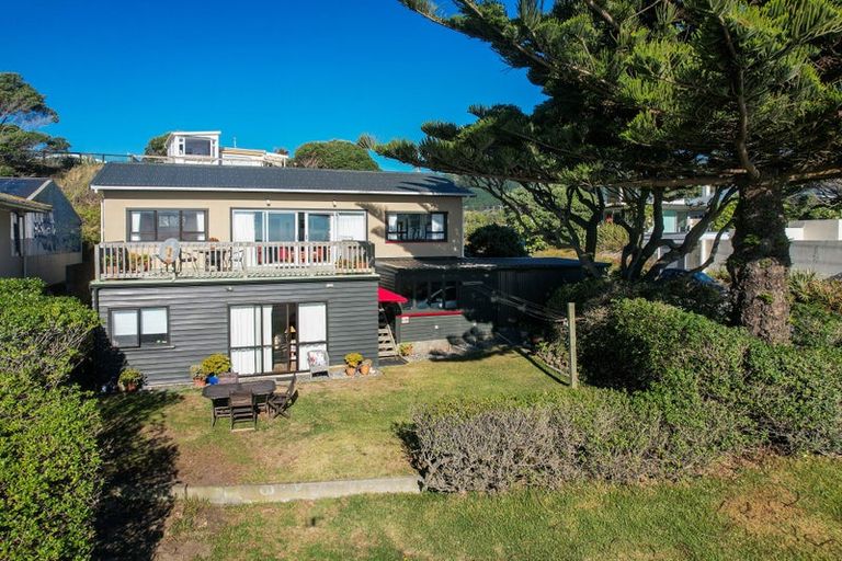 Photo of property in 136 The Parade, Paekakariki, 5034